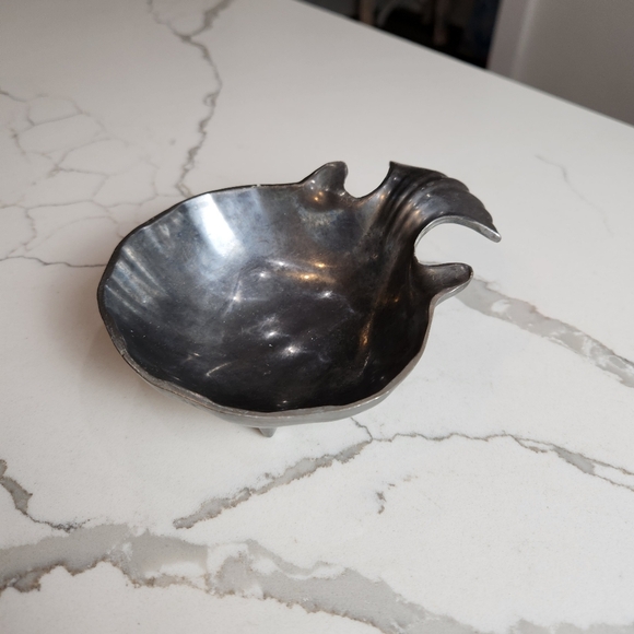 VINTAGE TRINKET DISH, ASHTRAY, DIPS BY THE WILTON CO RWP- SEASHELL- PEWTER - Picture 1 of 6